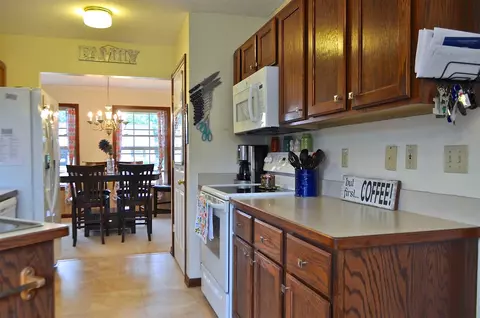 605 Clearwater, Perry, MI 48872 photo 3