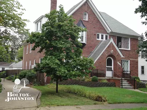 330 Rivard, Grosse Pointe, MI 48230 photo 2