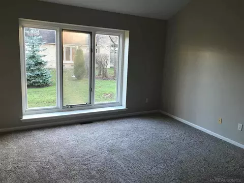 16830 Pebble, Macomb, MI 48042 photo 10
