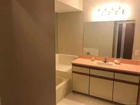 16830 Pebble, Macomb, MI 48042 photo 9