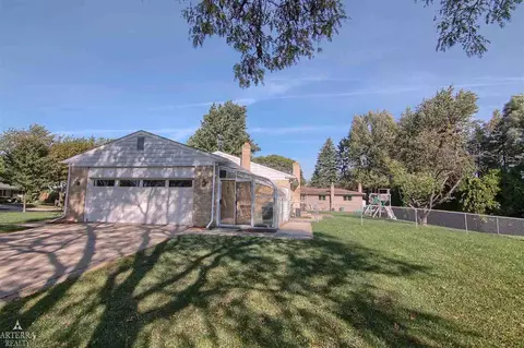 4900 Calvert, Troy, MI 48085 photo 2
