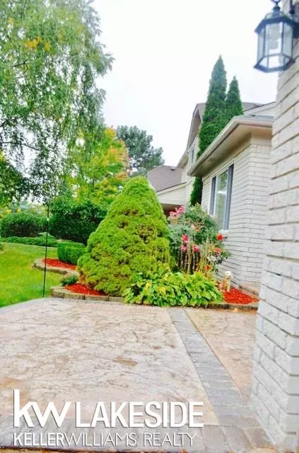 18275 Elm, Macomb, MI 48044 photo 4