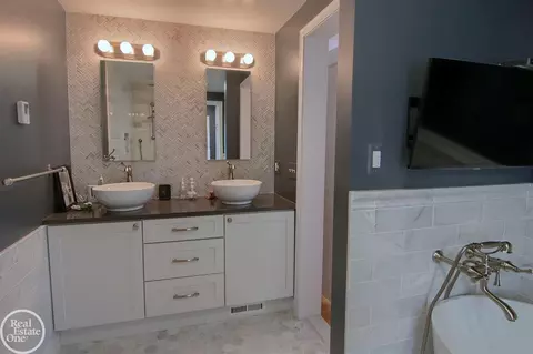 595 Thorn Tree, Grosse Pointe Woods, MI 48236 photo 14