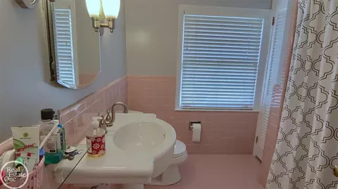 595 Thorn Tree, Grosse Pointe Woods, MI 48236 photo 23
