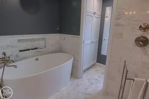 595 Thorn Tree, Grosse Pointe Woods, MI 48236 photo 15