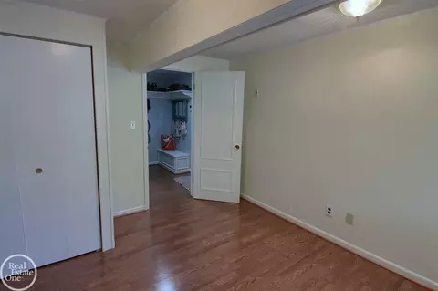 595 Thorn Tree, Grosse Pointe Woods, MI 48236 photo 25