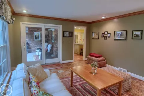 595 Thorn Tree, Grosse Pointe Woods, MI 48236 photo 4