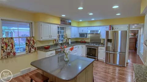 595 Thorn Tree, Grosse Pointe Woods, MI 48236 photo 7