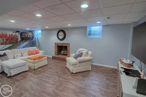 595 Thorn Tree, Grosse Pointe Woods, MI 48236 photo 31