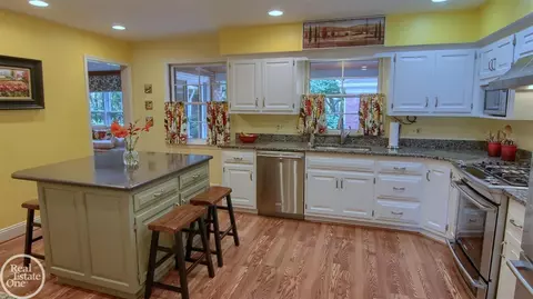 595 Thorn Tree, Grosse Pointe Woods, MI 48236 photo 8