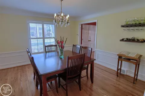 595 Thorn Tree, Grosse Pointe Woods, MI 48236 photo 5