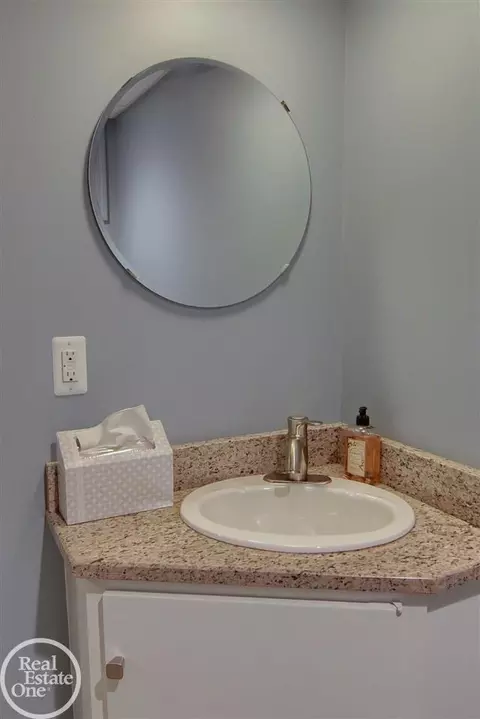 595 Thorn Tree, Grosse Pointe Woods, MI 48236 photo 35