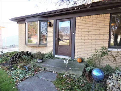 32362 Hampton Ct, Fraser, MI 48026 photo 3