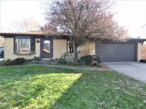 32362 Hampton Ct, Fraser, MI 48026 photo 1