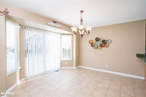 46262 Sawyer Ln, Macomb, MI 48044 photo 3