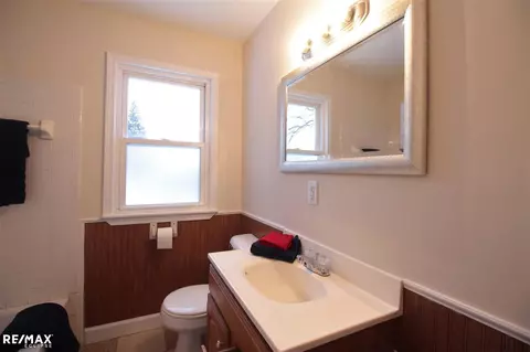 11051 Packard, Warren, MI 48089 photo 2