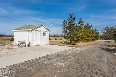 7513 Gibbons, Grant, MI 48032 photo 2