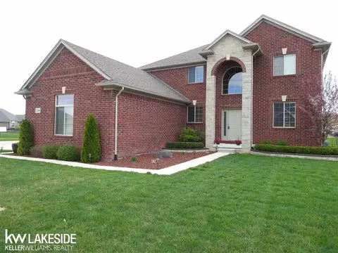 22494 Brantingham, Macomb, MI 48044 photo 2