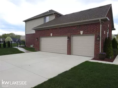 22494 Brantingham, Macomb, MI 48044 photo 4