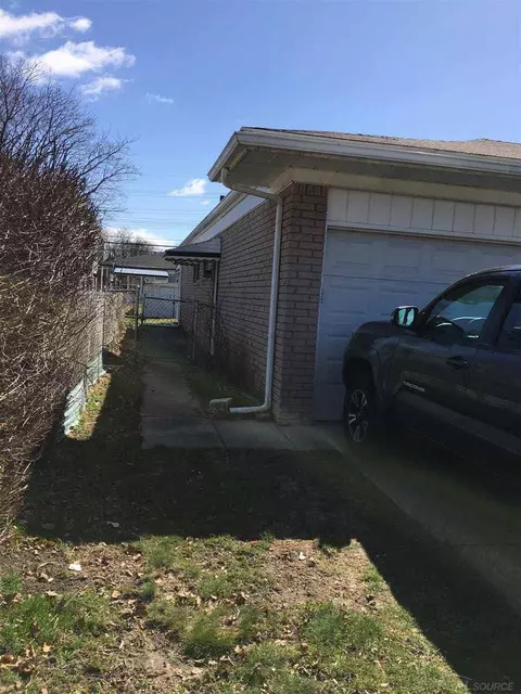 27112 Bradner, Warren, MI 48088 photo 3