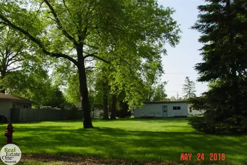 483 Maple, Algonac, MI 48001 photo 4