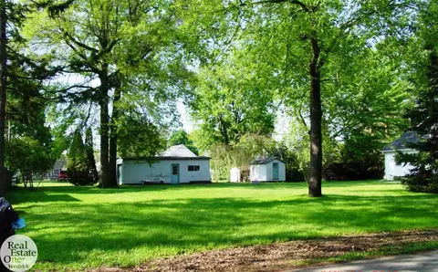 483 Maple, Algonac, MI 48001 photo 2