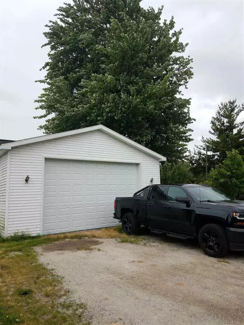 208 E 2nd, Pinconning, MI 48650 photo 2