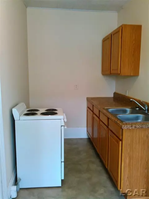 505 E Maumee, Adrian, MI 49221 photo 3