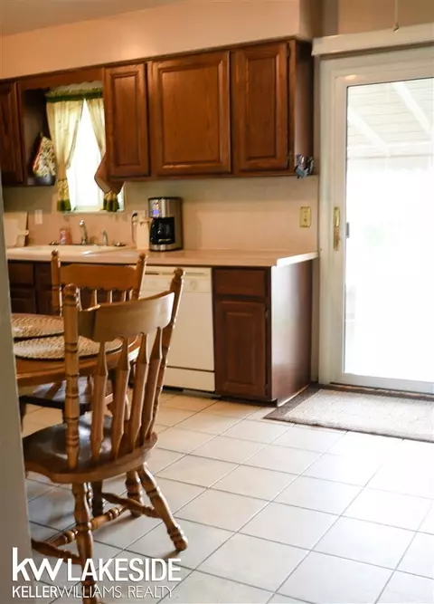 28873 Bradner, Warren, MI 48088 photo 5