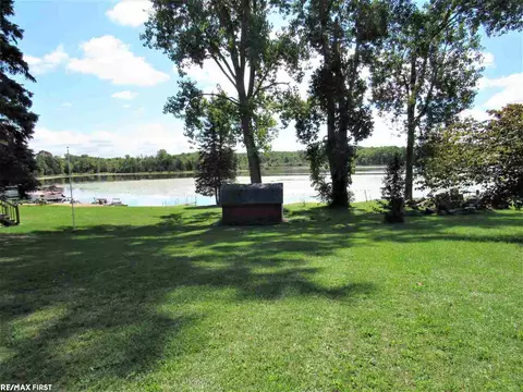 357 Meadow, Brooklyn, MI 49230 photo 2