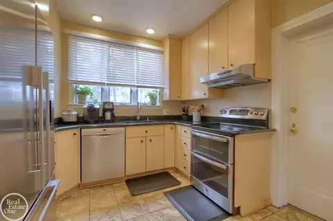 832 Trombley, Grosse Pointe Park, MI 48230 photo 25