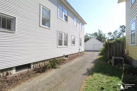532 Godfroy, Monroe, MI 48162 photo 3