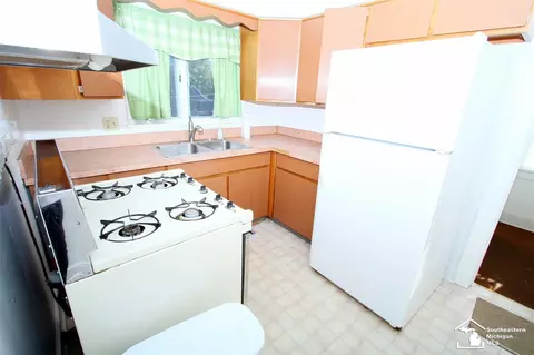 532 Godfroy, Monroe, MI 48162 photo 6