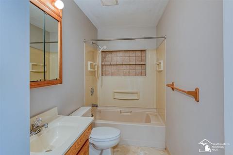 241 Armitage, Monroe, MI 48162 photo 6