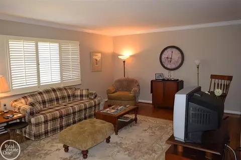 347 Saint Clair, Grosse Pointe, MI 48230 photo 4