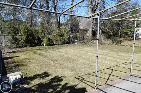 347 Saint Clair, Grosse Pointe, MI 48230 photo 12