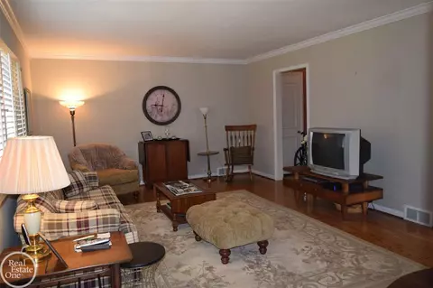 347 Saint Clair, Grosse Pointe, MI 48230 photo 3