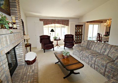 5566 Hickory Cir, Flushing, MI 48433 photo 2
