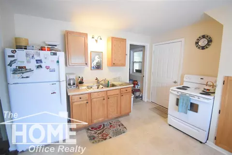 412 E Comstock, Owosso, MI 48867 photo 3