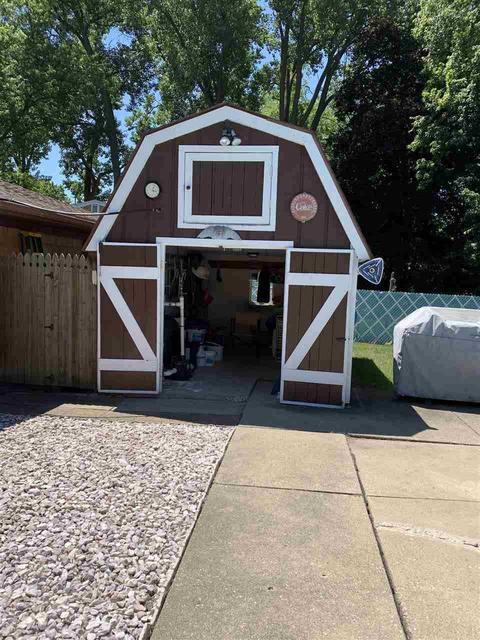 185 Circle, Flushing, MI 48433 photo 13