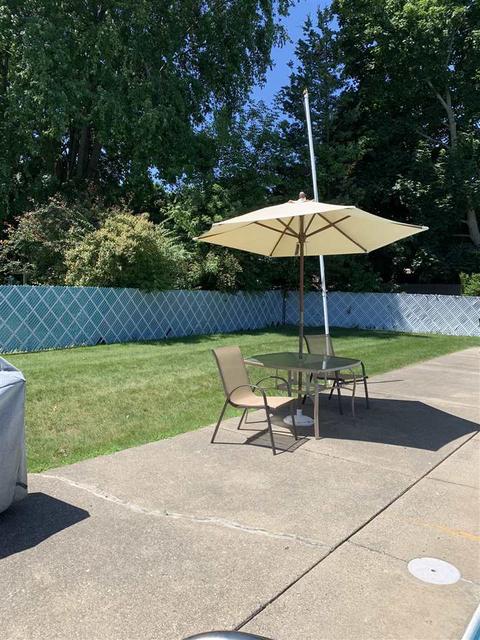185 Circle, Flushing, MI 48433 photo 8