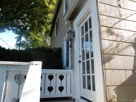 2239 Ridgemont, Grosse Pointe Woods, MI 48236 photo 9