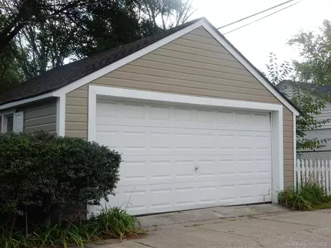 2239 Ridgemont, Grosse Pointe Woods, MI 48236 photo 19