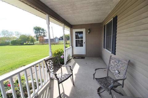 1211 N Van Vleet Rd, Flushing, MI 48433 photo 2