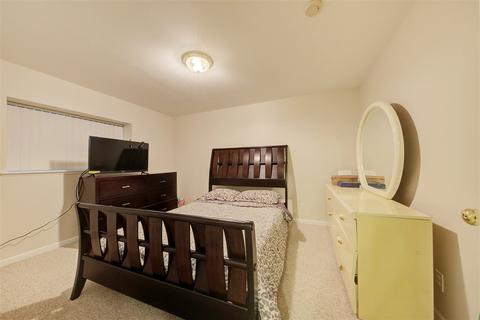 253 Aberdeen Ct, Flushing, MI 48433 photo 30
