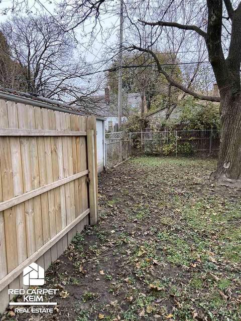 706 Huron, Flint, MI 48507 photo 3