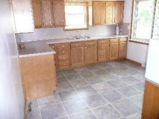 733 W Erie Rd, Temperance, MI 48182 photo 10