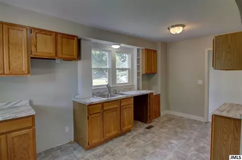 1226 Loeser Ave, Jackson, MI 49203 photo 11