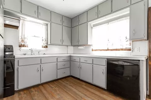 419 N Pleasant St, Jackson, MI 49202 photo 2