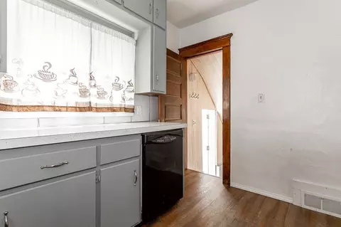 419 N Pleasant St, Jackson, MI 49202 photo 5